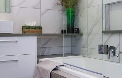 Bathtub Entry in a Christchurch Residence by Brewer Builders